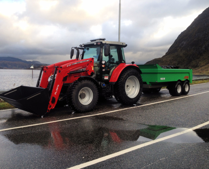Massetransport med traktor - GK Solheim